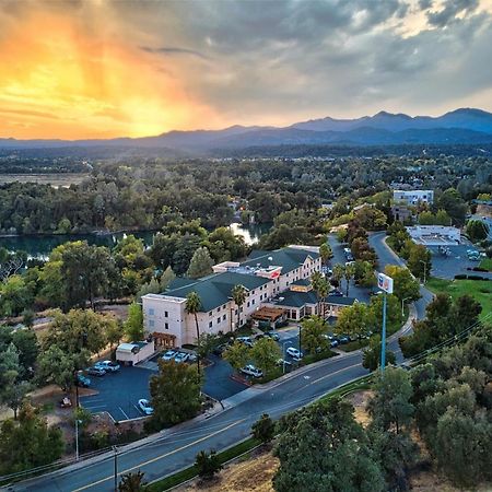 Hilton Garden Inn Redding Eksteriør bilde