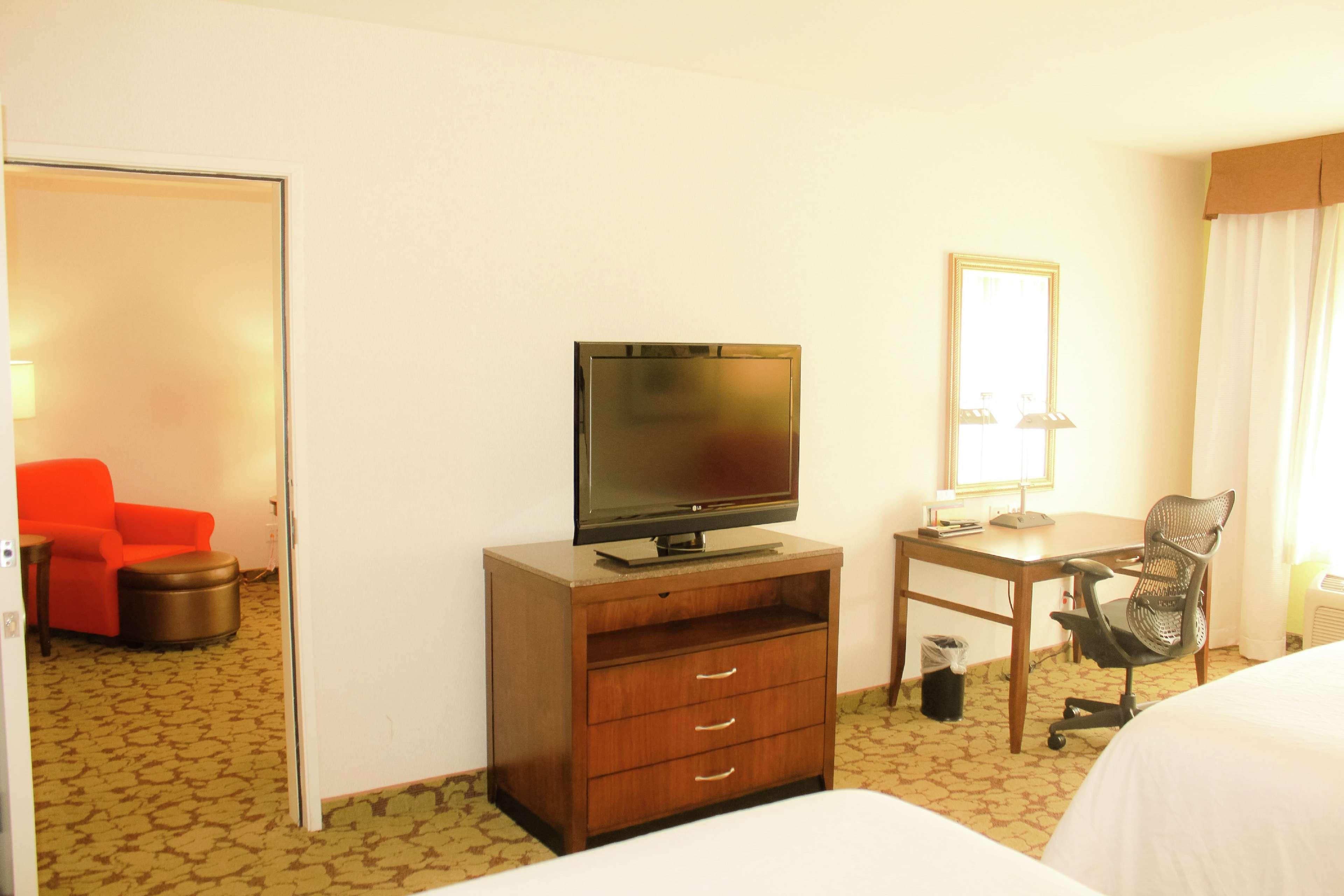 Hilton Garden Inn Redding Eksteriør bilde