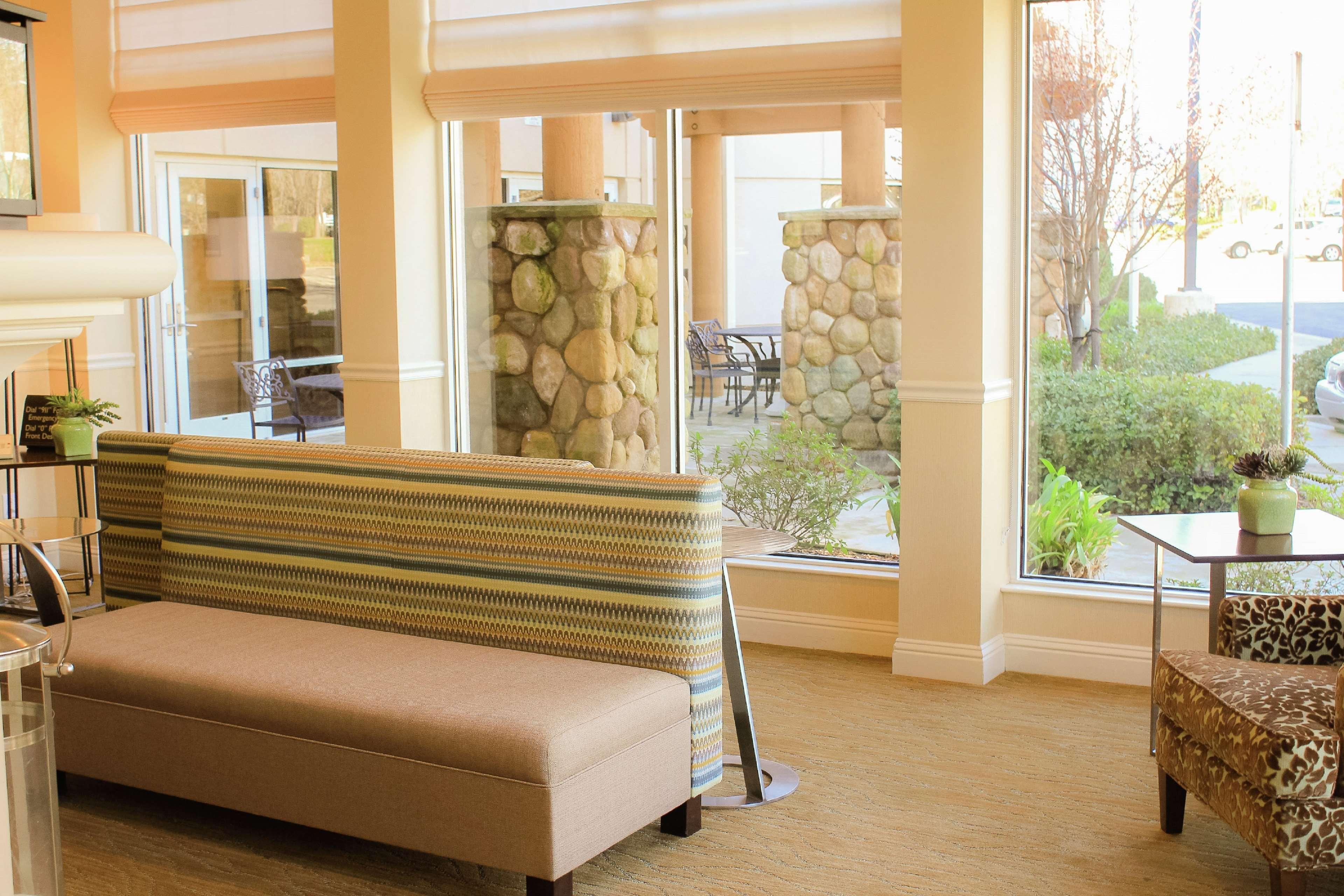 Hilton Garden Inn Redding Eksteriør bilde