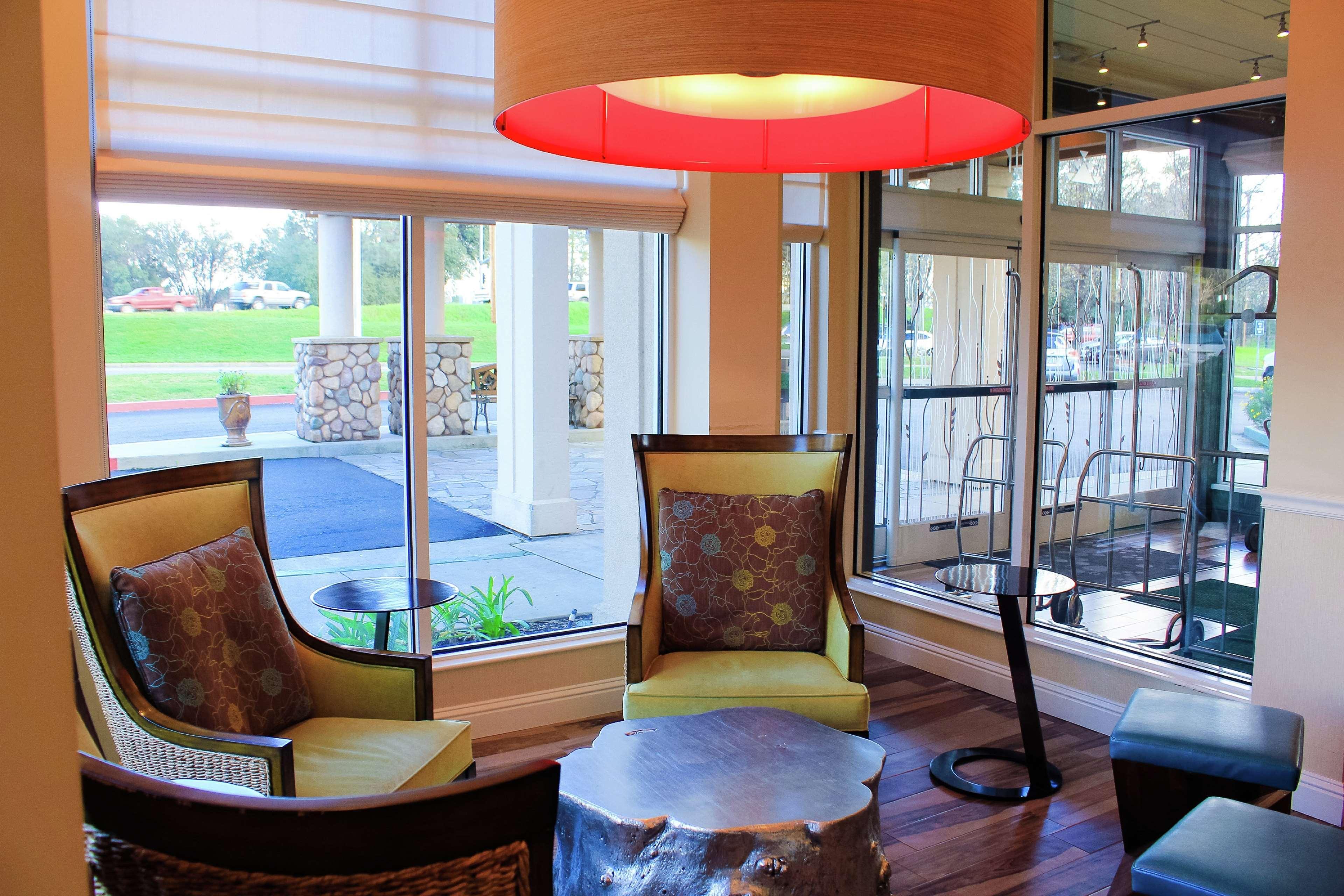 Hilton Garden Inn Redding Eksteriør bilde