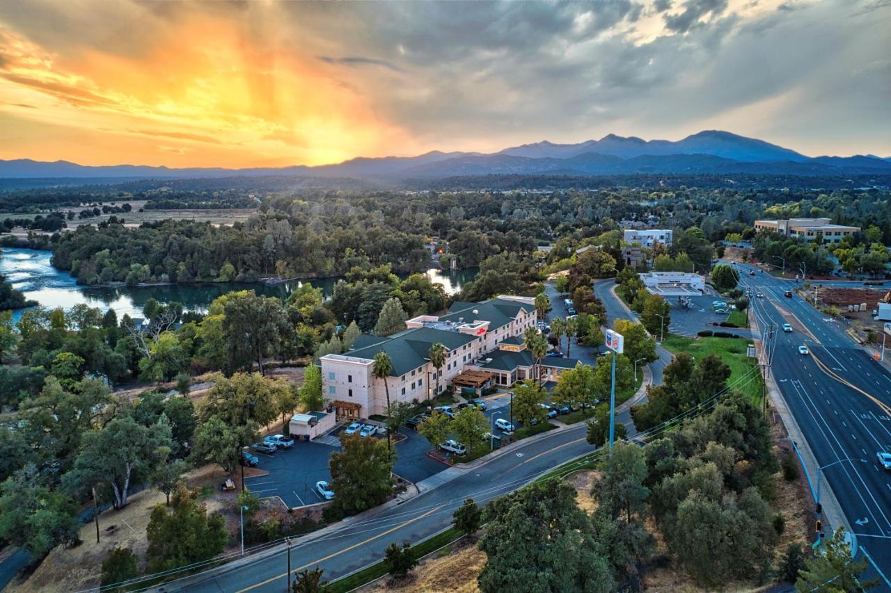 Hilton Garden Inn Redding Eksteriør bilde